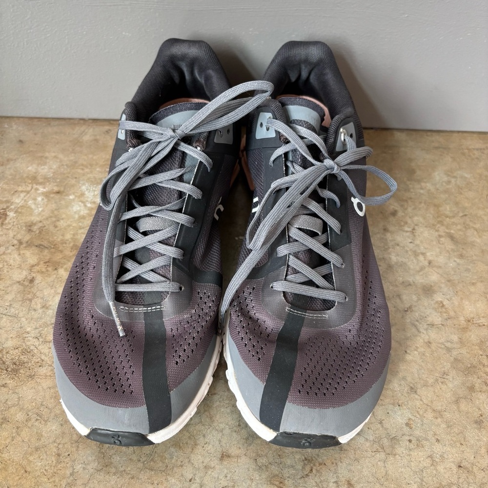 On Cloud Cloudflow Running Shoes Size 10.5‎